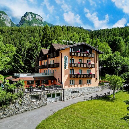 Park Hotel Bellevue Dimaro Bagian luar foto