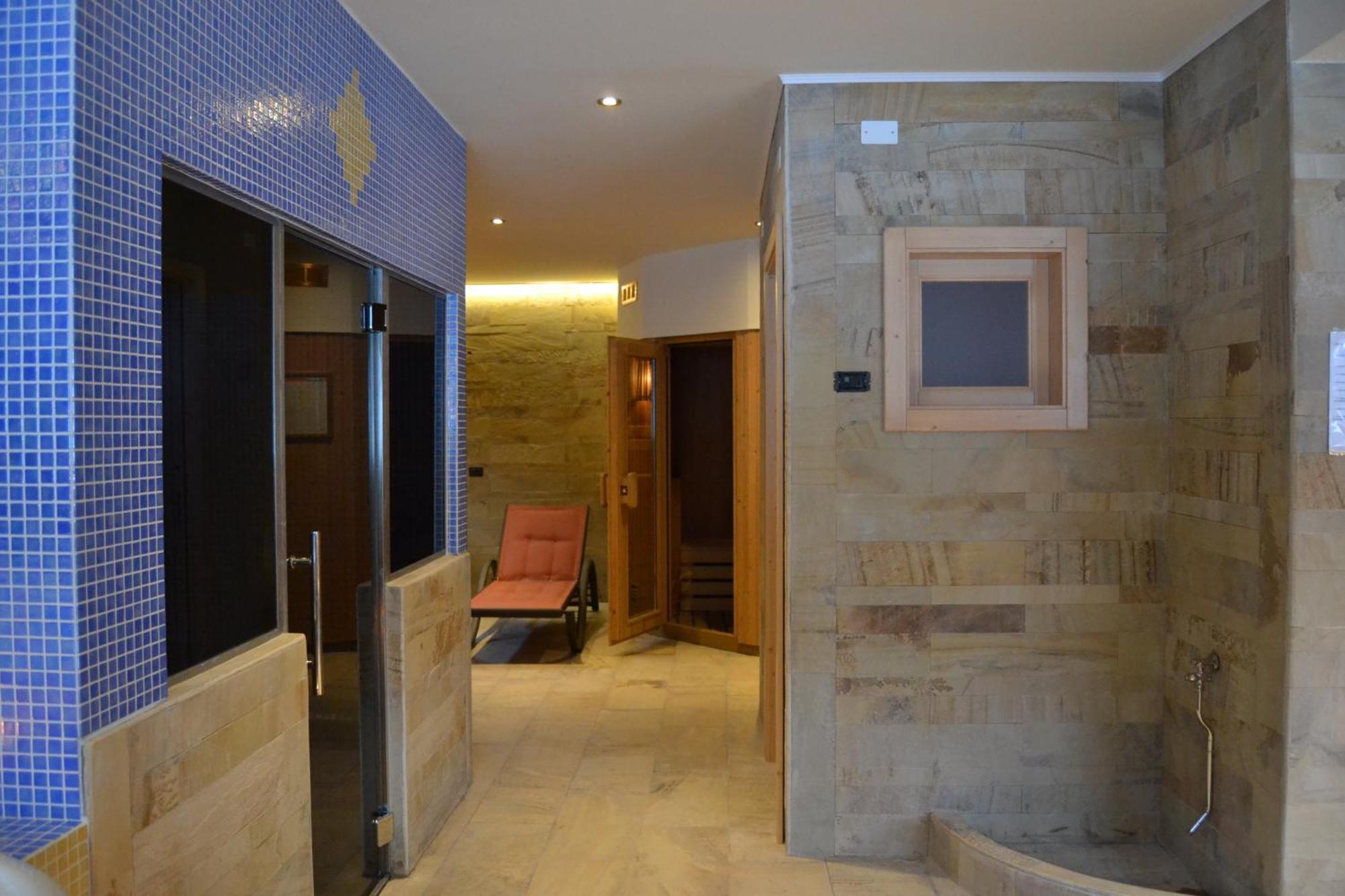 Park Hotel Bellevue Dimaro Bagian luar foto