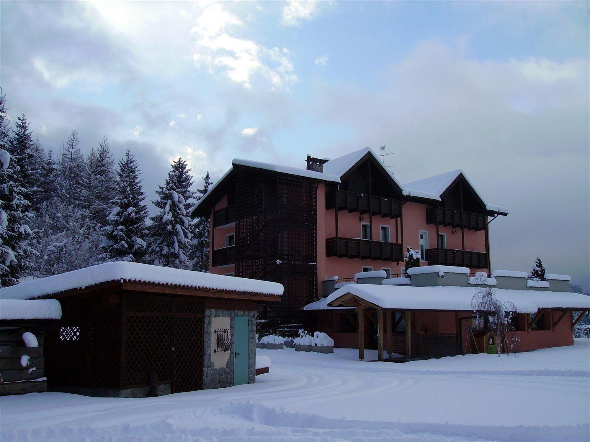 Park Hotel Bellevue Dimaro Bagian luar foto