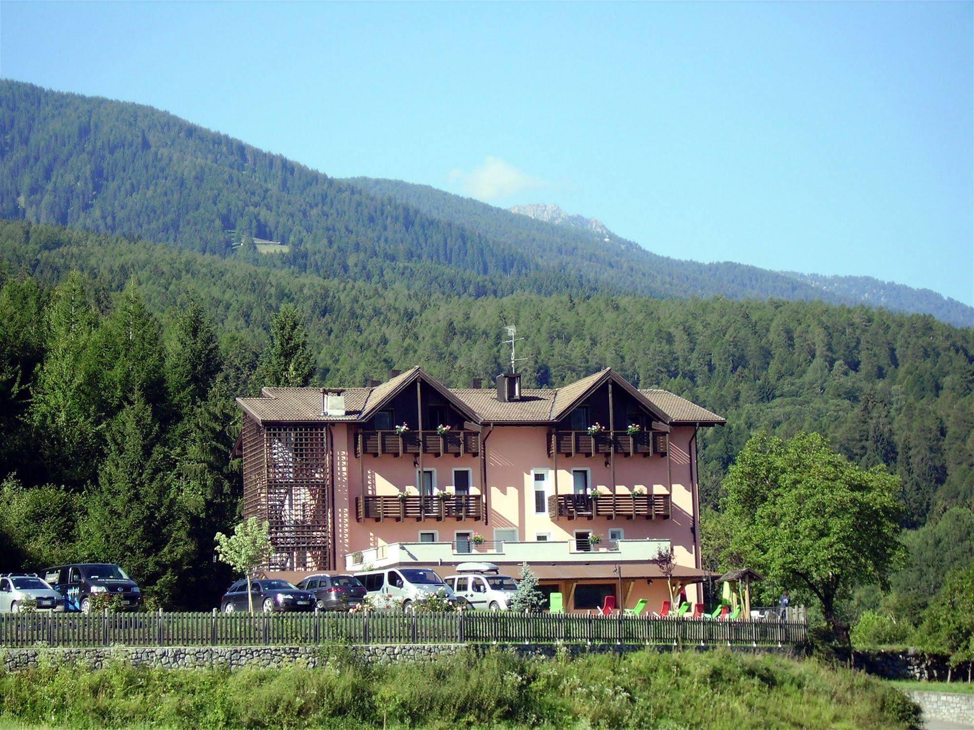 Park Hotel Bellevue Dimaro Bagian luar foto