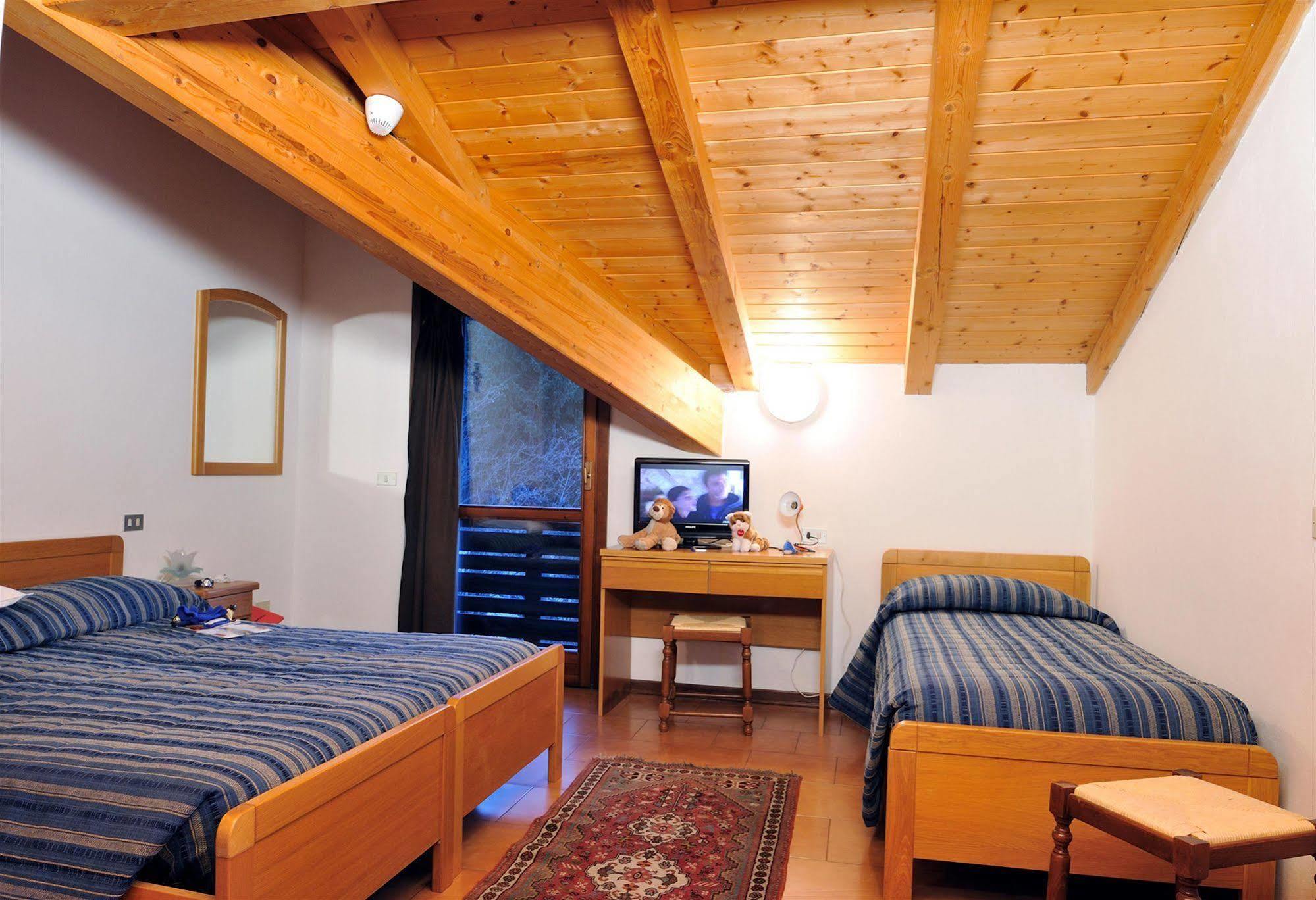 Park Hotel Bellevue Dimaro Bagian luar foto