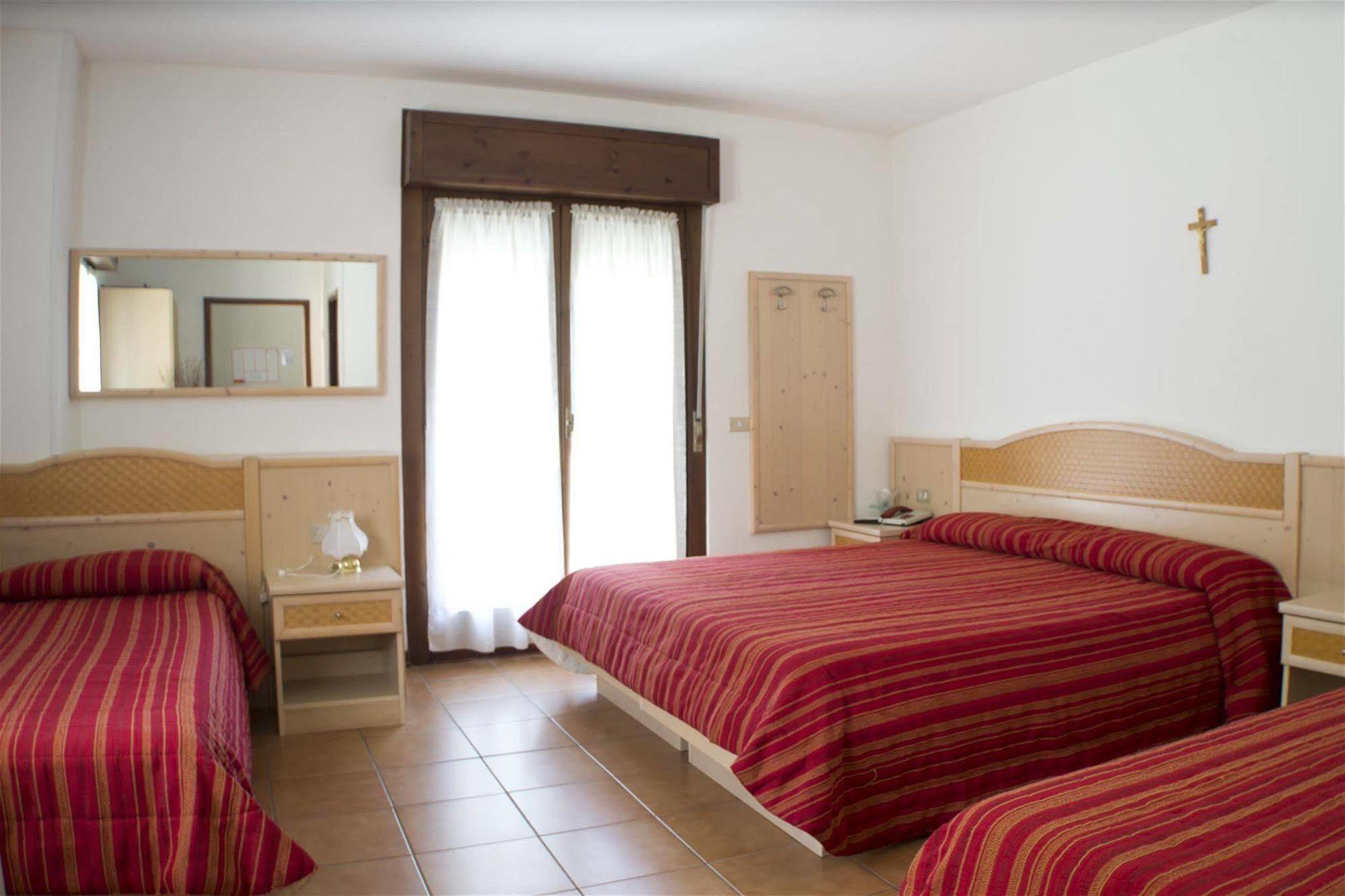 Park Hotel Bellevue Dimaro Bagian luar foto