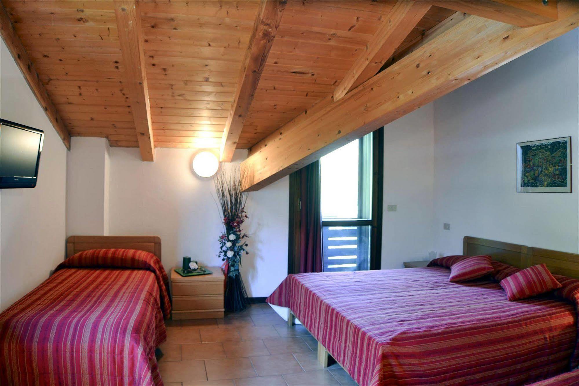 Park Hotel Bellevue Dimaro Bagian luar foto