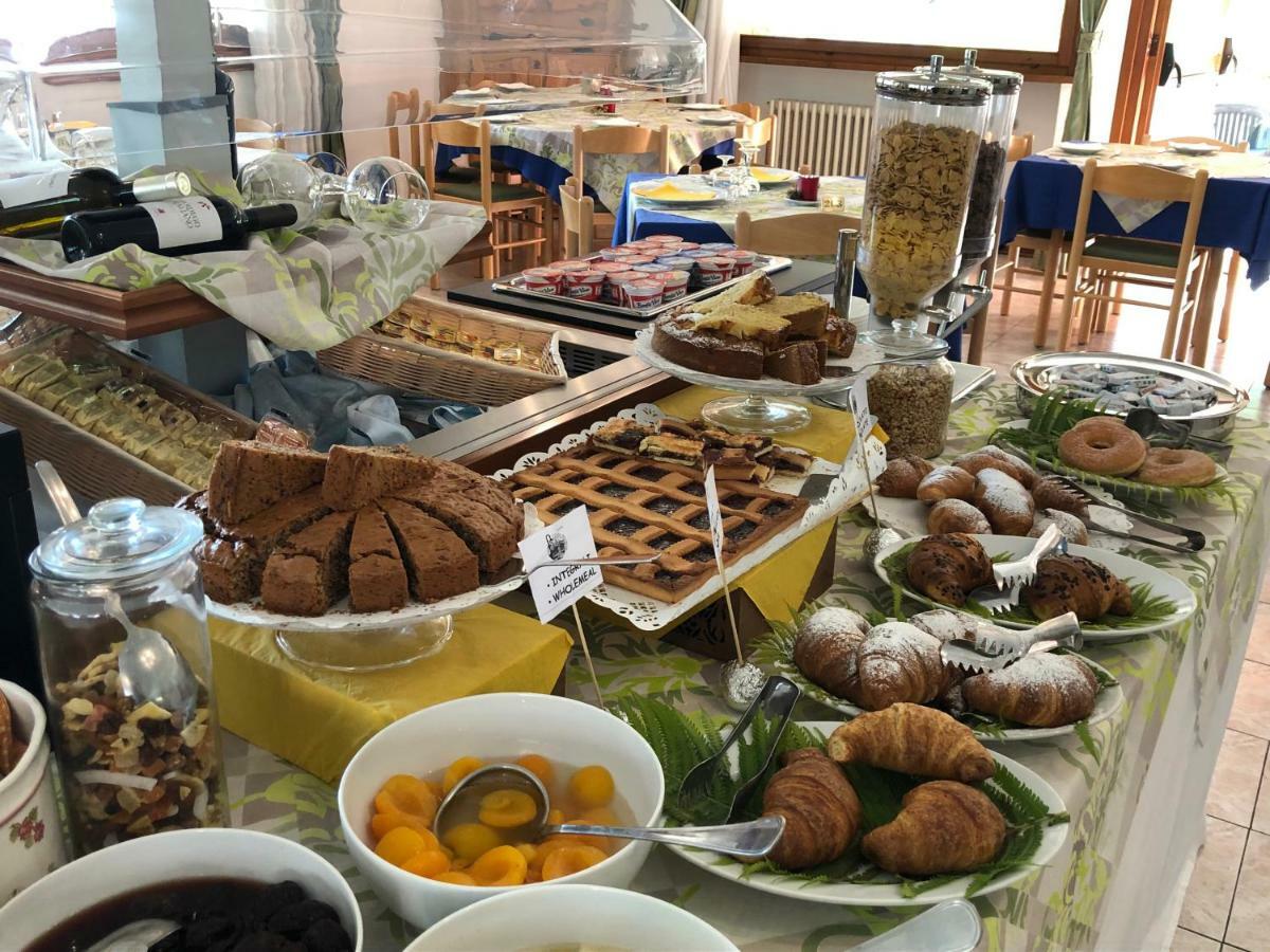 Park Hotel Bellevue Dimaro Bagian luar foto